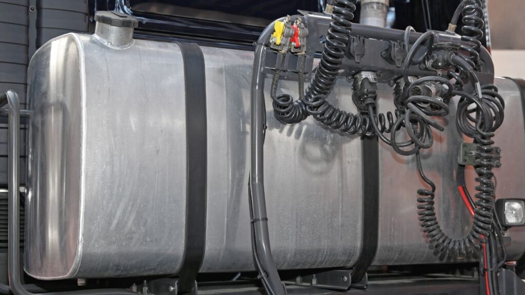 How to clean and maintain fuel tanks?